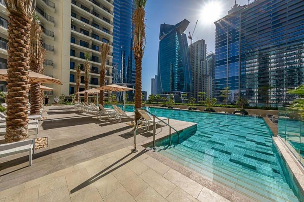 Quiet 1br With River View Apartment Dubai