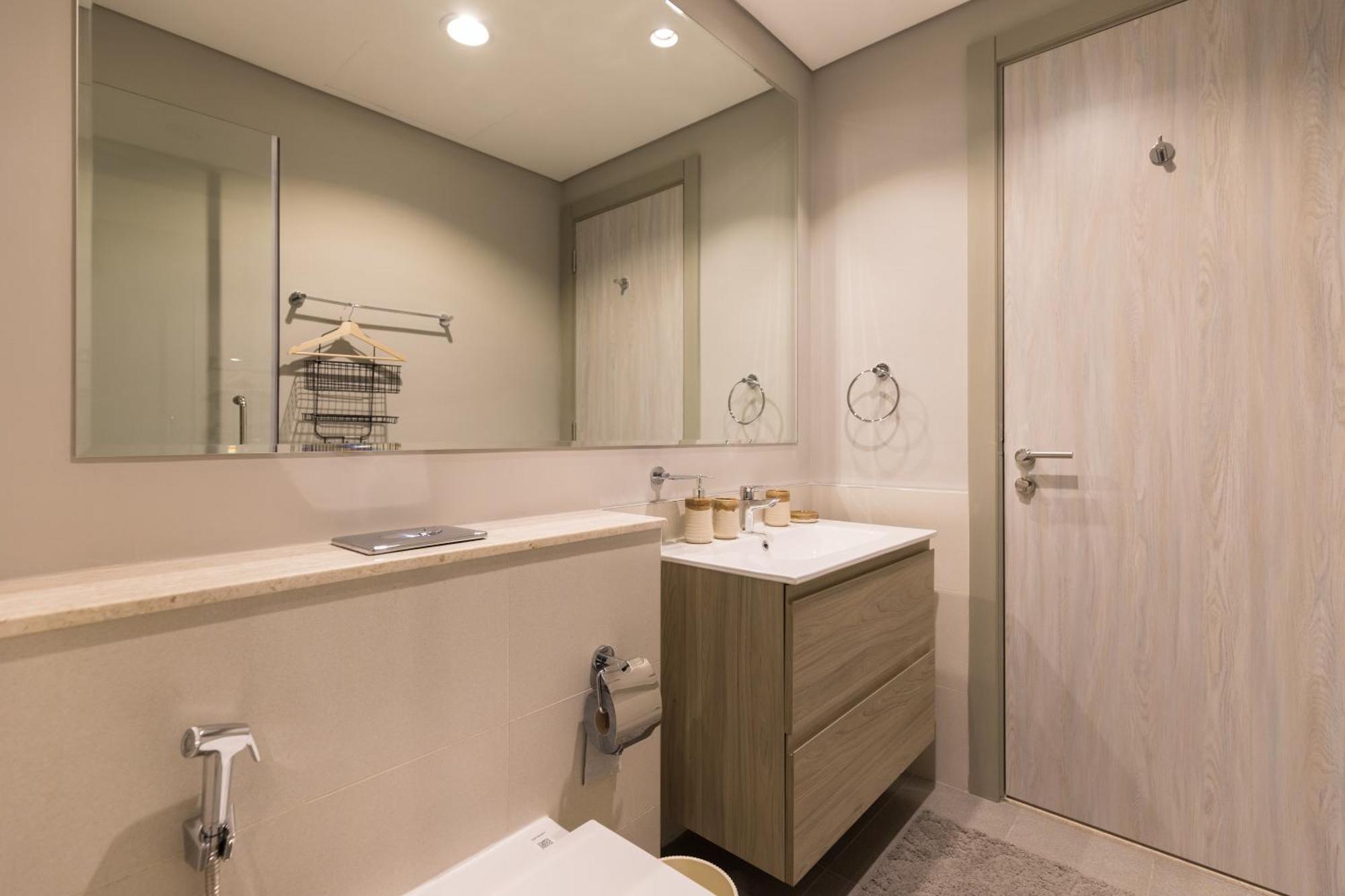Quiet 1br With River View * Dubai